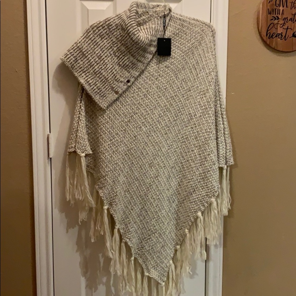 Do everything in Love poncho